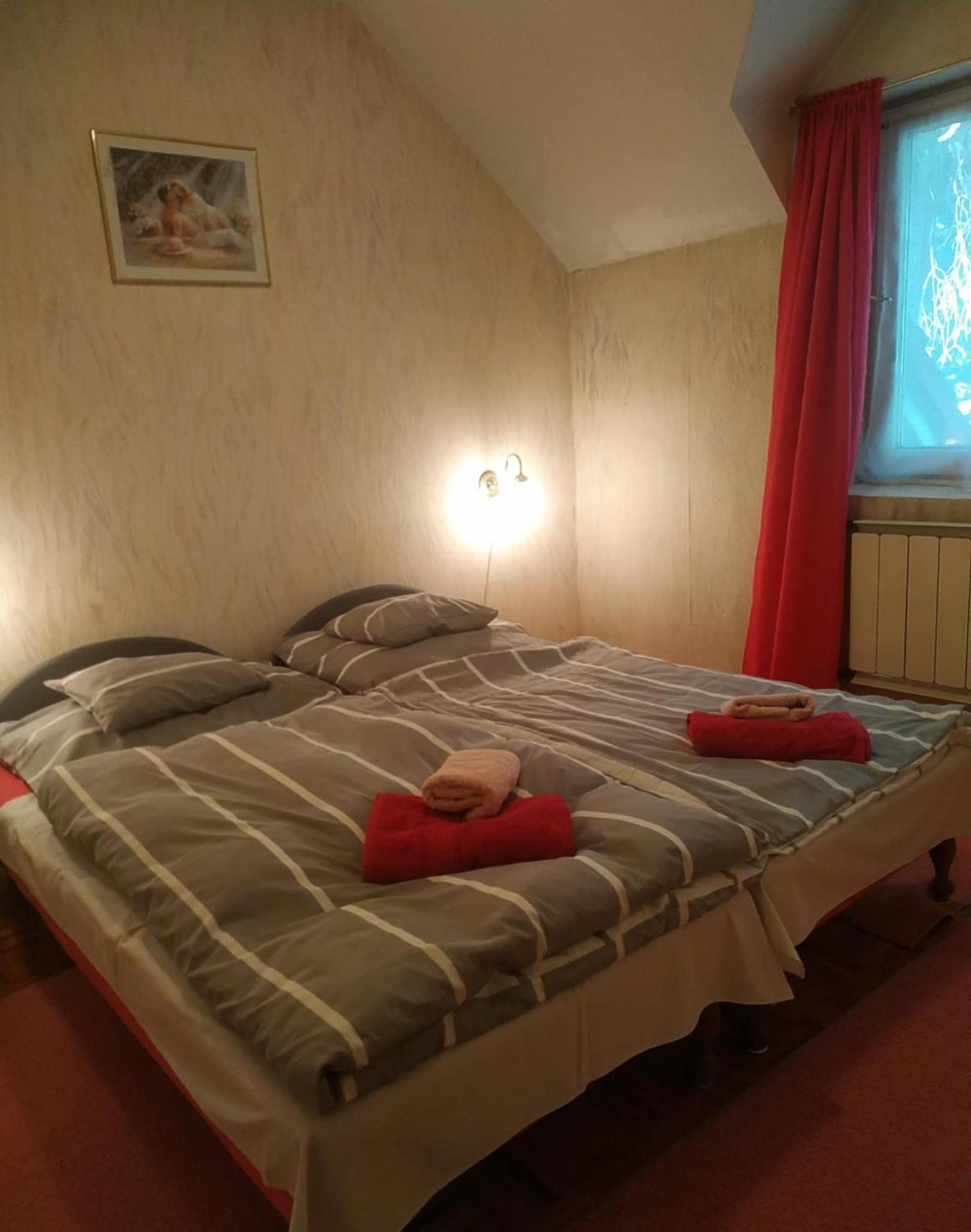 Mathias Lovasudvar Kemence Buitenkant foto